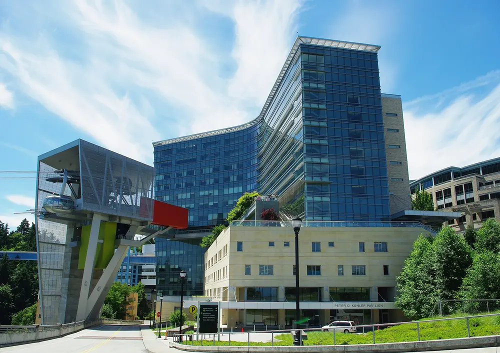 Peter O. Kohler Pavilion, OHSU academic medical center, Portland OR (exterior, daytime).